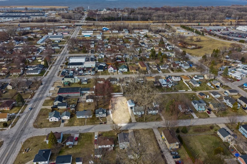 1329 Klaus St, Green Bay, WI 54302-2011