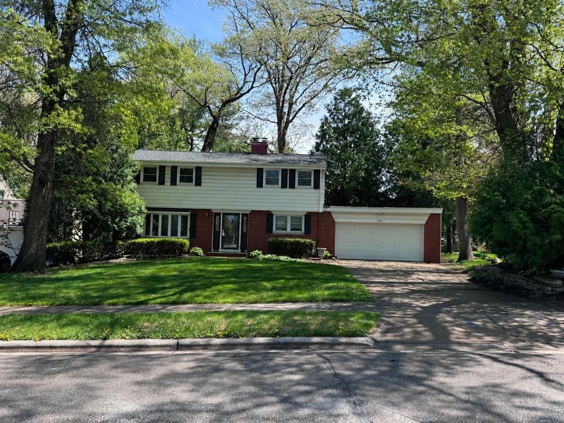 1321 Wiesner St, Green Bay, WI 54304-2825
