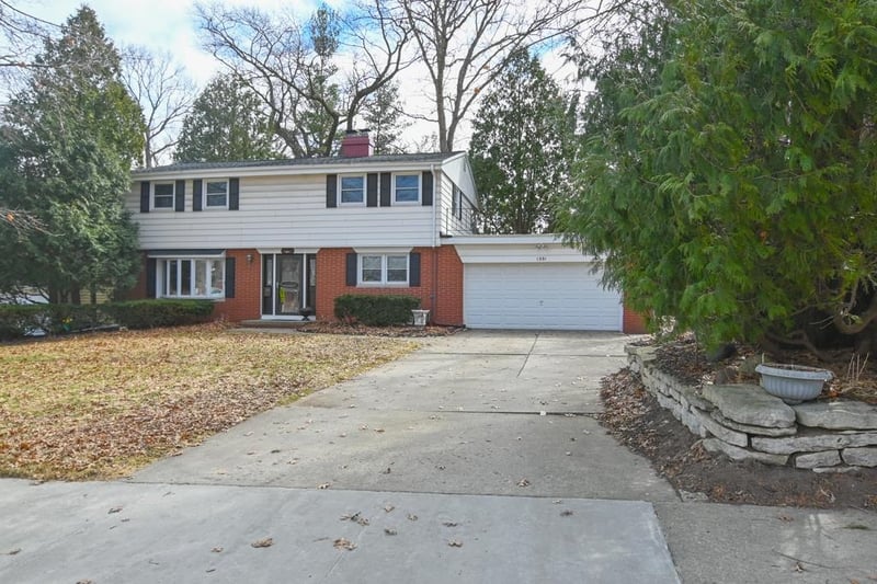 1321 Wiesner St, Green Bay, WI 54304-2825