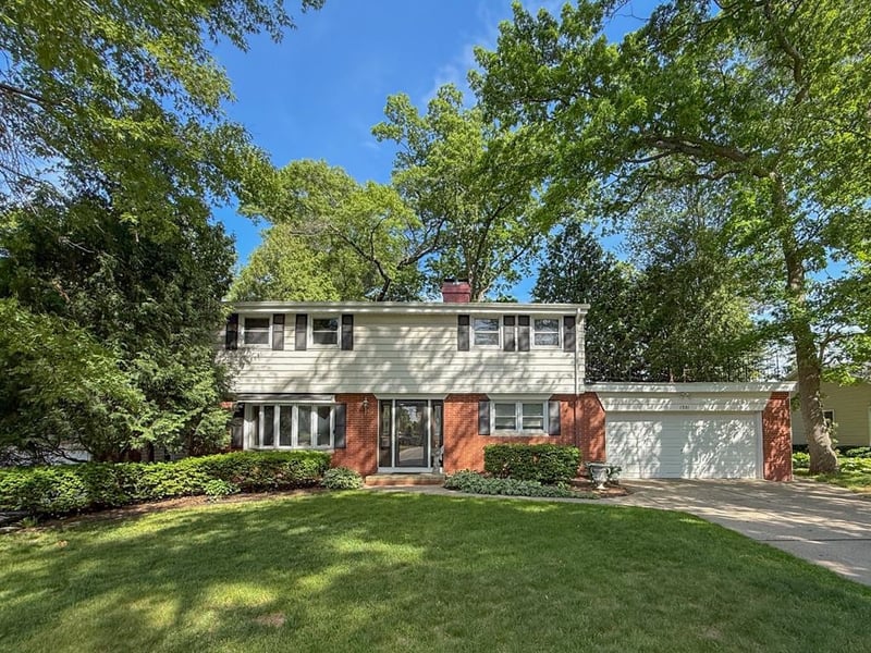 1321 Wiesner St, Green Bay, WI 54304-2825