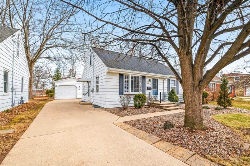 344 Coolidge St, Green Bay, WI 54301-1618