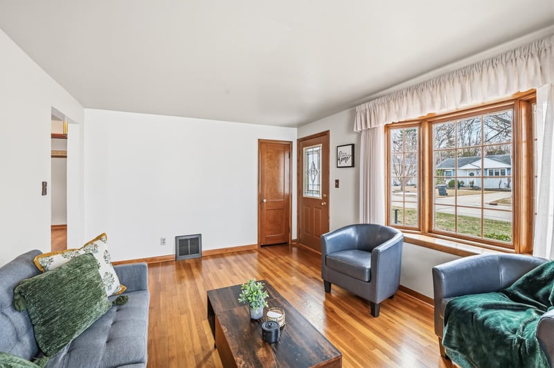 344 Coolidge St, Green Bay, WI 54301-1618