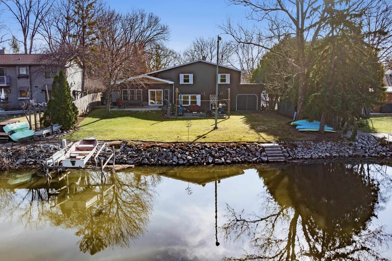 909 Brookwood Ct, Oshkosh, WI 54902