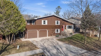 909 Brookwood Ct, Oshkosh, WI 54902