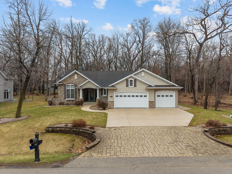 4231 Westview Ln, Oshkosh, WI 54904