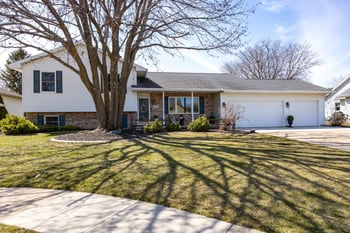 2435 Kaitlynn Ct, Oshkosh, WI 54901-0708