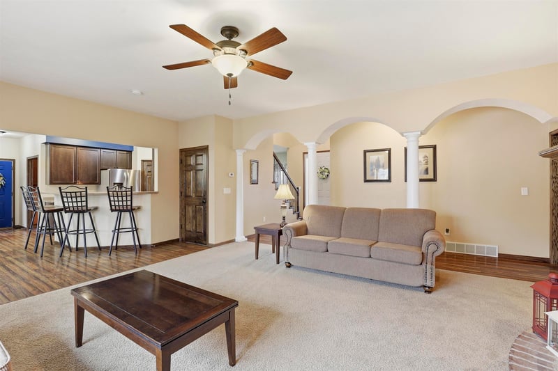 N9005 Blackoak St, Menasha, WI 54952
