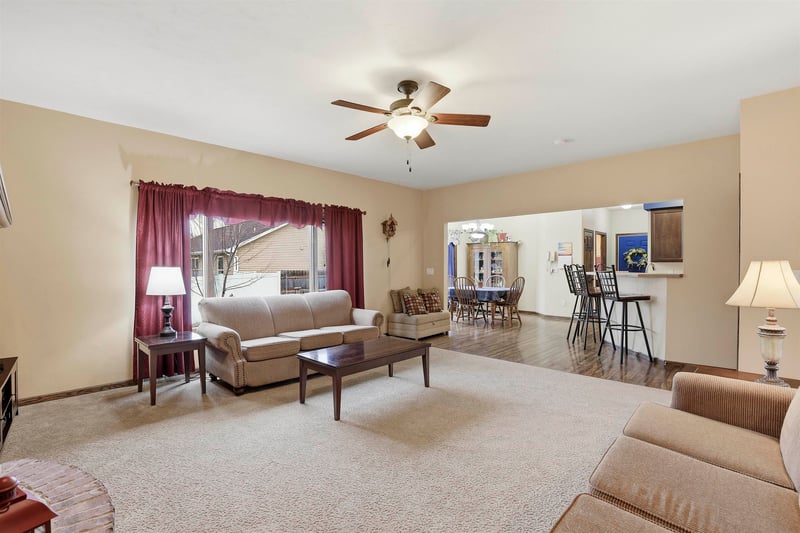 N9005 Blackoak St, Menasha, WI 54952
