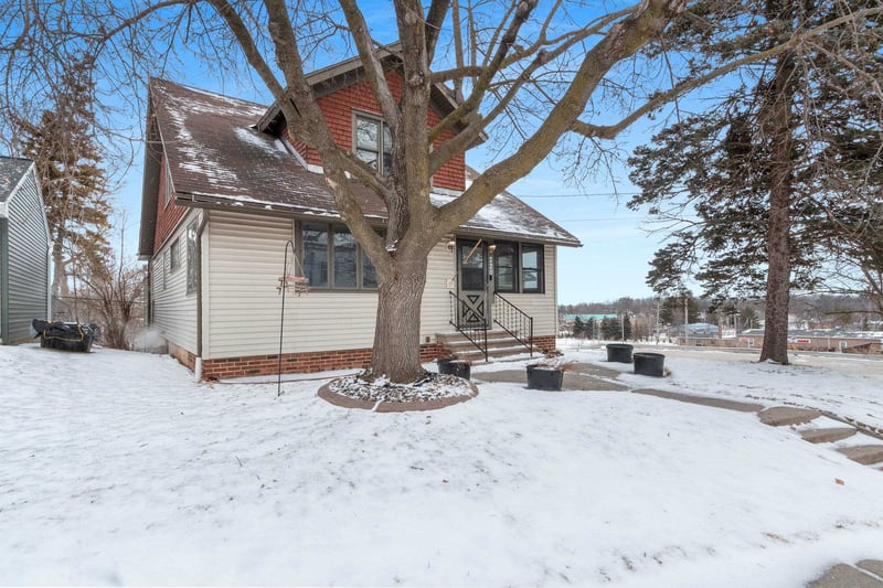 220 Green Bay Rd, Denmark, WI 54208