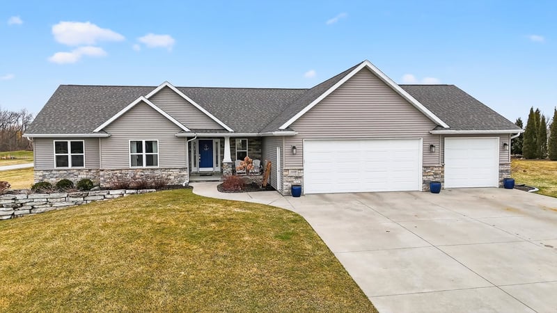 3586 Grand Meadows Crossing, Neenah, WI 54956