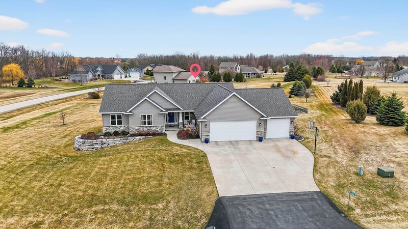 3586 Grand Meadows Crossing, Neenah, WI 54956