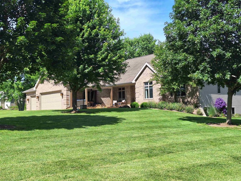 1844 Imperial Rd, Oshkosh, WI 54904