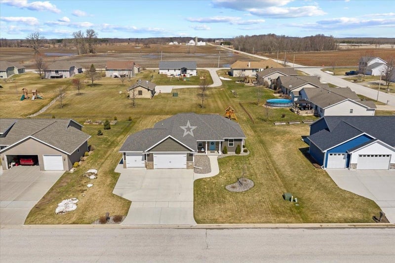 278 Brookview Dr, Luxemburg, WI 54217