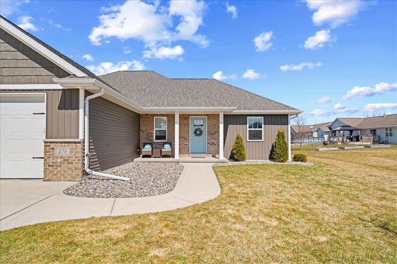 278 Brookview Dr, Luxemburg, WI 54217