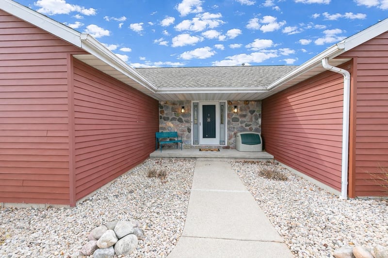 1833 Mac Ct, Green Bay, WI 54311