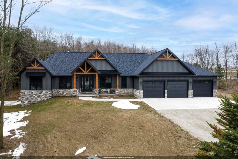 3907 Trappers Bend Ct, Green Bay, WI 54313-3432