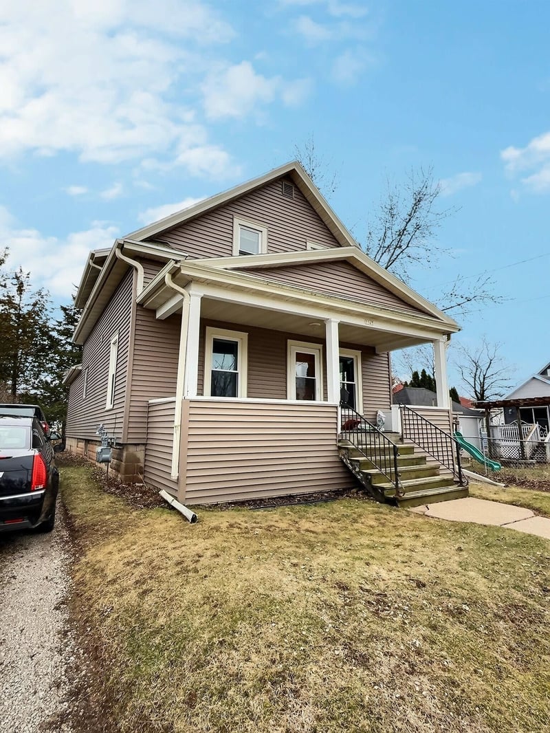 1143 Van Buren Ave, Oshkosh, WI 54902