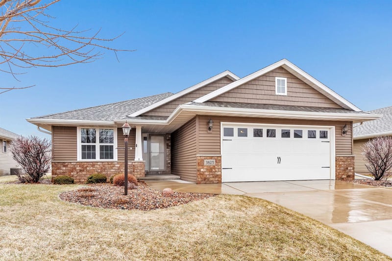 3825 Shore Crest Ln, Green Bay, WI 54311