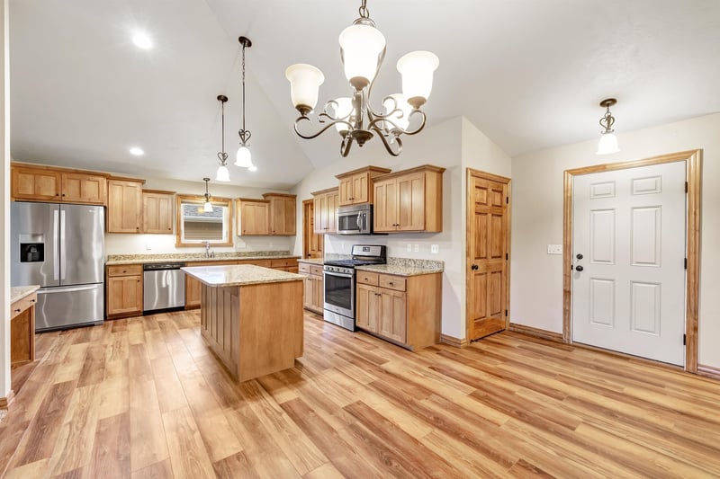 3825 Shore Crest Ln, Green Bay, WI 54311