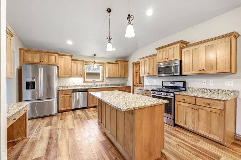 3825 Shore Crest Ln, Green Bay, WI 54311