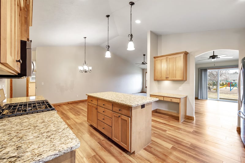 3825 Shore Crest Ln, Green Bay, WI 54311