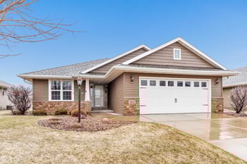 3825 Shore Crest Ln, Green Bay, WI 54311