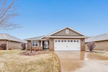3825 Shore Crest Ln, Green Bay, WI 54311