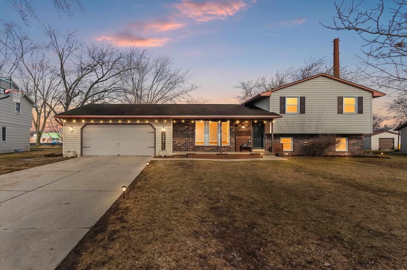 3638 Glenbrooke Ln, Green Bay, WI 54301-1130