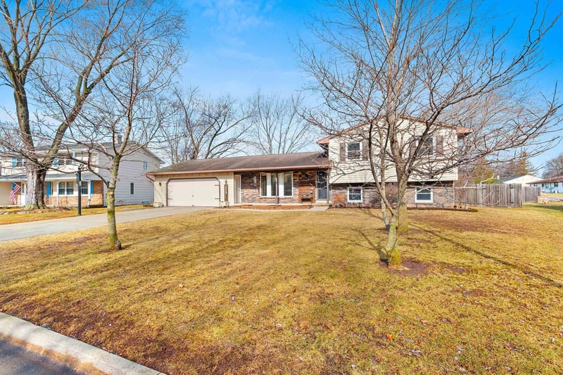 3638 Glenbrooke Ln, Green Bay, WI 54301-1130