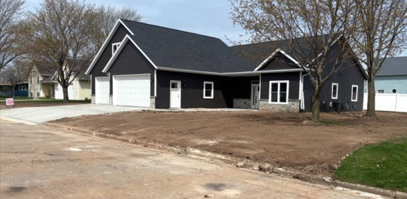 224 9th St, Hilbert, WI 54129