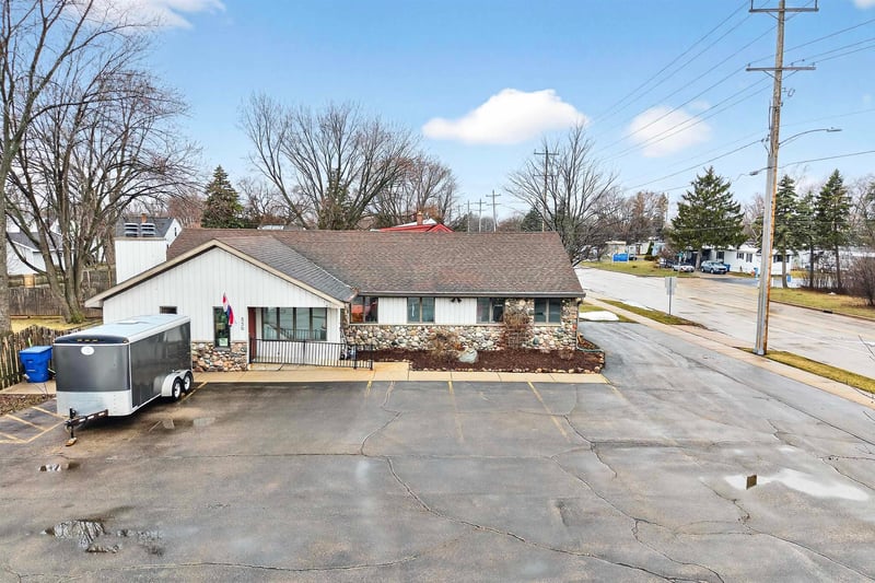 850 Racine St, Menasha, WI 54952-2342