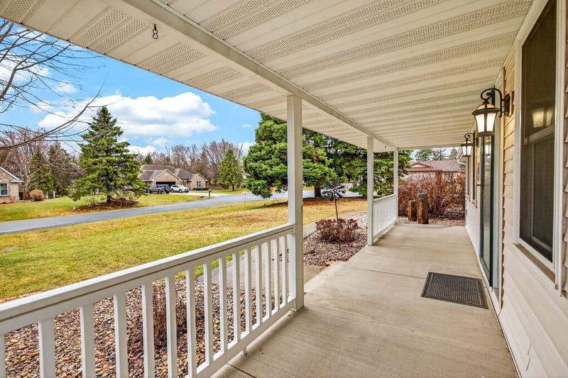 W6180 Long Ct, Appleton, WI 54914