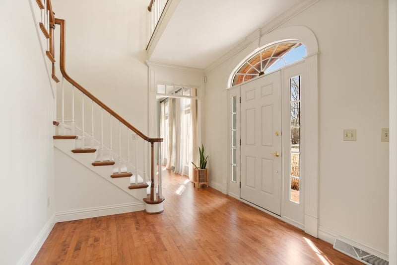 2071 Shady Ln, Ashwaubenon, WI 54313