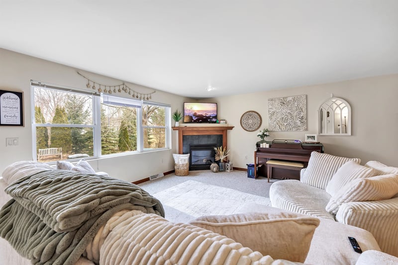 715 Edge Point Ct, De Pere, WI 54115