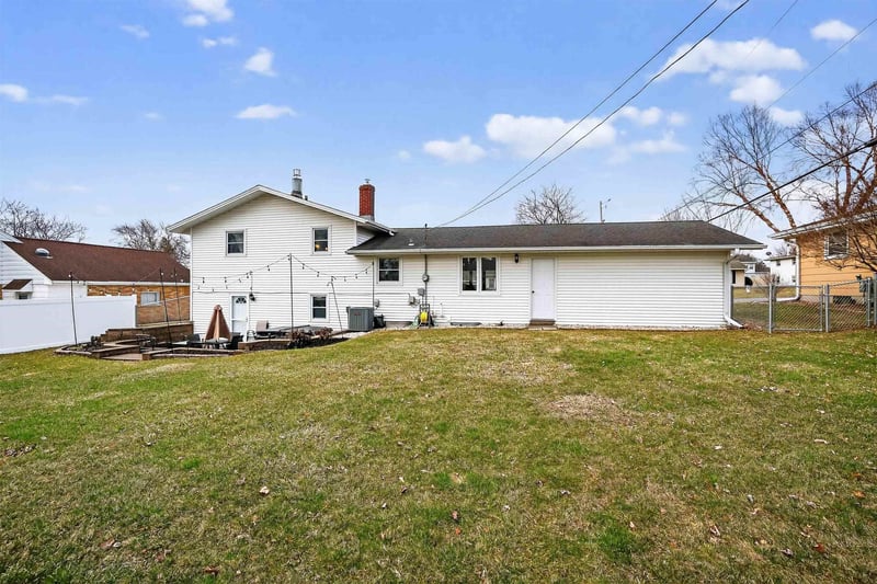 944 Duchateau Ave, Green Bay, WI 54304-4414