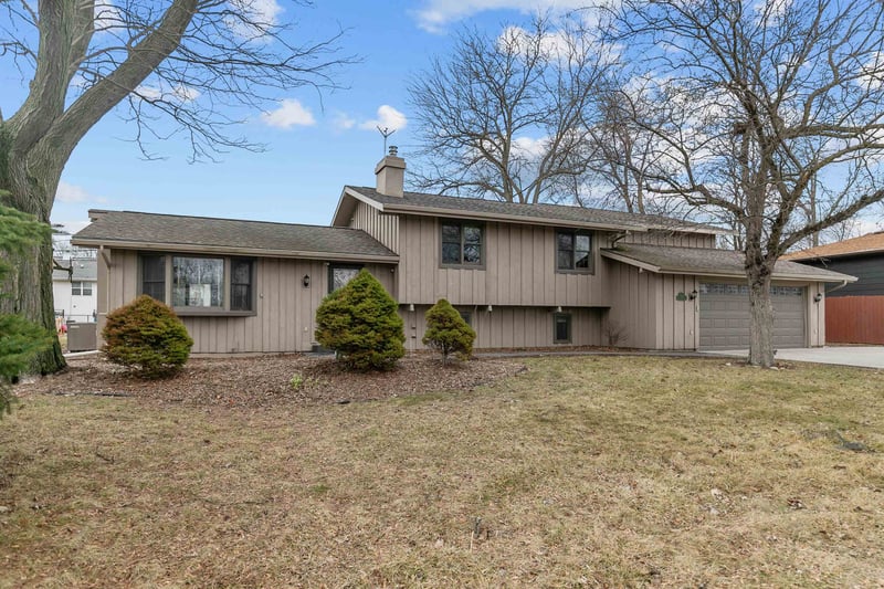 1268 Mayer St, Menasha, WI 54952