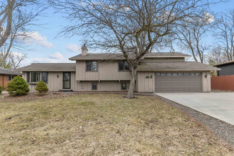 1268 Mayer St, Menasha, WI 54952