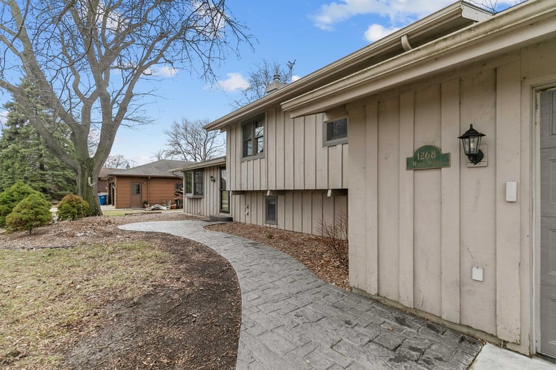 1268 Mayer St, Menasha, WI 54952