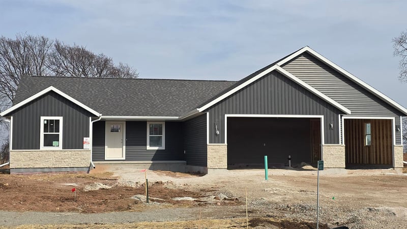 8372 Marlo Ave, Neenah, WI 54956