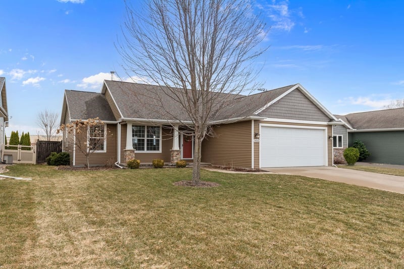 N9050 Spring Valley Rd, Menasha, WI 54952