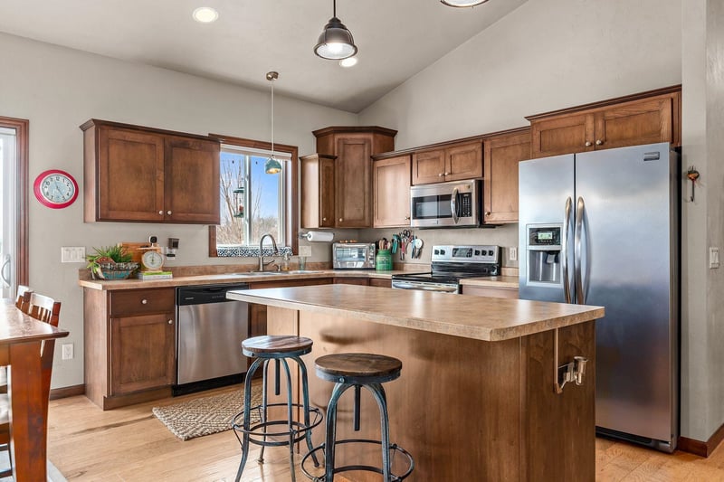 N9050 Spring Valley Rd, Menasha, WI 54952