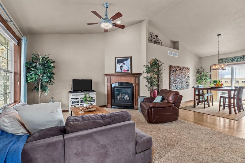 N9050 Spring Valley Rd, Menasha, WI 54952