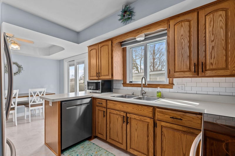 980 Cecil St, Neenah, WI 54956