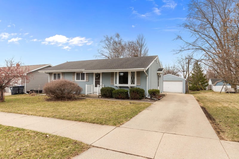 980 Cecil St, Neenah, WI 54956