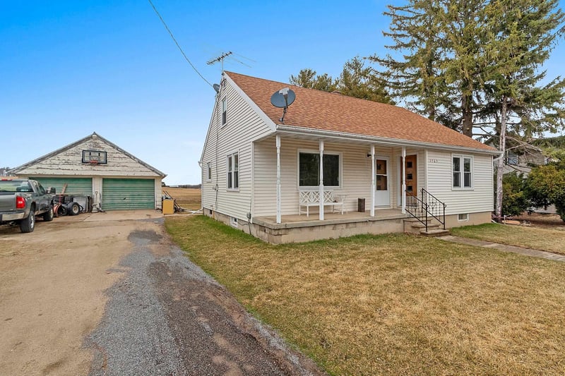 3765 Wayside Rd, Greenleaf, WI 54126-9487