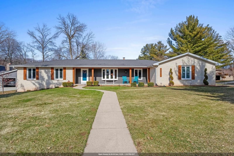 2031 Parkwood Ct, Green Bay, WI 54304-1955