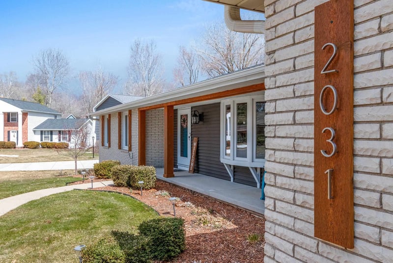 2031 Parkwood Ct, Green Bay, WI 54304-1955