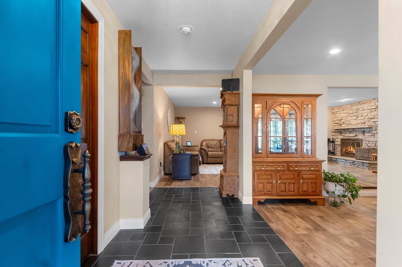 2031 Parkwood Ct, Green Bay, WI 54304-1955