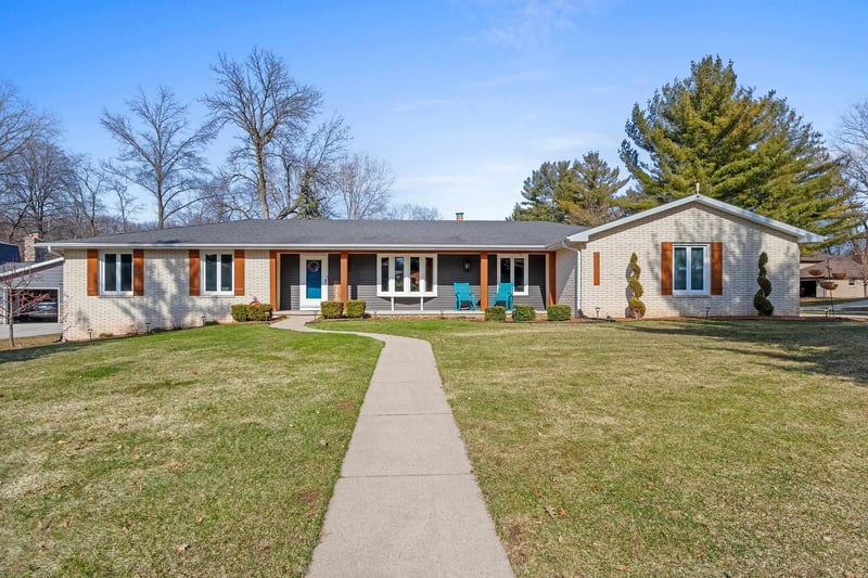 2031 Parkwood Ct, Green Bay, WI 54304-1955
