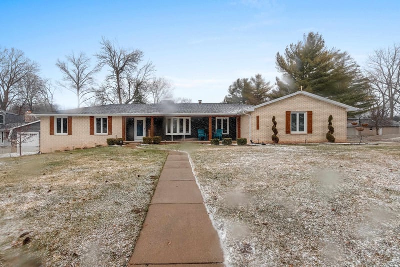 2031 Parkwood Ct, Green Bay, WI 54304-1955